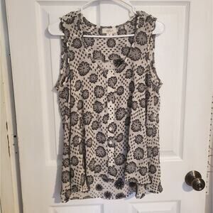 STYLE & co. Woman's sleeveless V-neck top Black and white floral print Sz. S